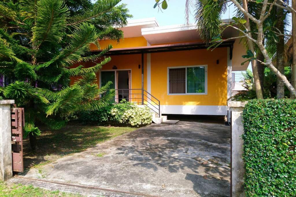 Little Yellow House- Aonang Ao Nang Buitenkant foto