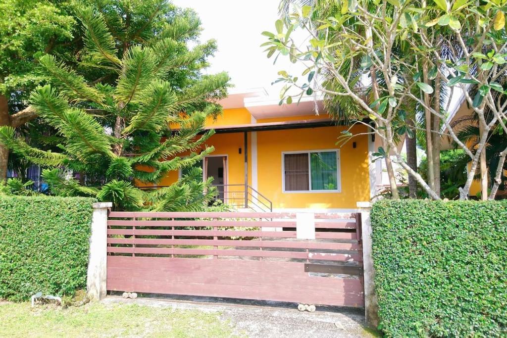 Little Yellow House- Aonang Ao Nang Buitenkant foto